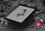 Standbild deutsche zivile Neuss Deutschland, 1945, aus Sekunde 44 historischem Filmmaterial Videoclip 65675075836
