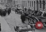 Immagine di Civili tedesco Neuss Germania, 1945, secondo 12 filmato di repertorio 65675075837