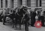 Immagine di Civili tedesco Neuss Germania, 1945, secondo 13 filmato di repertorio 65675075837