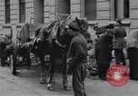 Immagine di Civili tedesco Neuss Germania, 1945, secondo 14 filmato di repertorio 65675075837