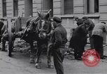 Immagine di Civili tedesco Neuss Germania, 1945, secondo 16 filmato di repertorio 65675075837