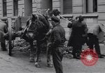 Immagine di Civili tedesco Neuss Germania, 1945, secondo 17 filmato di repertorio 65675075837