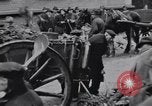 Immagine di Civili tedesco Neuss Germania, 1945, secondo 22 filmato di repertorio 65675075837