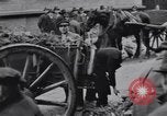 Immagine di Civili tedesco Neuss Germania, 1945, secondo 24 filmato di repertorio 65675075837