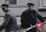 Immagine di Civili tedesco Neuss Germania, 1945, secondo 34 filmato di repertorio 65675075837