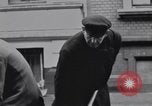 Immagine di Civili tedesco Neuss Germania, 1945, secondo 37 filmato di repertorio 65675075837