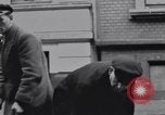 Immagine di Civili tedesco Neuss Germania, 1945, secondo 38 filmato di repertorio 65675075837