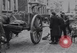 Immagine di Civili tedesco Neuss Germania, 1945, secondo 45 filmato di repertorio 65675075837