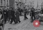 Immagine di Civili tedesco Neuss Germania, 1945, secondo 48 filmato di repertorio 65675075837
