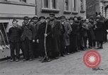 Immagine di Civili tedesco Neuss Germania, 1945, secondo 58 filmato di repertorio 65675075837