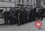 Immagine di Civili tedesco Neuss Germania, 1945, secondo 59 filmato di repertorio 65675075837