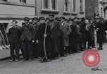 Immagine di Civili tedesco Neuss Germania, 1945, secondo 60 filmato di repertorio 65675075837