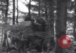 Image Medic a tendance à blessé un soldat américain Wegscheid Allemagne, 1945, de la seconde 21 séquences d'archives historiques vidéo 65675075891
