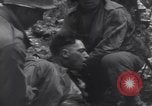 Image Medic a tendance à blessé un soldat américain Wegscheid Allemagne, 1945, de la seconde 40 séquences d'archives historiques vidéo 65675075891