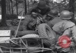 Image Medic a tendance à blessé un soldat américain Wegscheid Allemagne, 1945, de la seconde 57 séquences d'archives historiques vidéo 65675075891