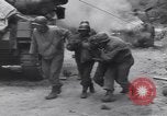 Immagine di Ferito US Soldier Tank equipaggio seconda guerra mondiale Wegscheid Germania, 1945, secondo 47 filmato di repertorio 65675075892