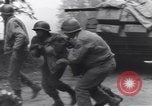 Immagine di Ferito US Soldier Tank equipaggio seconda guerra mondiale Wegscheid Germania, 1945, secondo 49 filmato di repertorio 65675075892