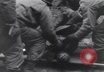 Immagine di Ferito US Soldier Tank equipaggio seconda guerra mondiale Wegscheid Germania, 1945, secondo 53 filmato di repertorio 65675075892