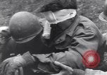 Immagine di Ferito US Soldier Tank equipaggio seconda guerra mondiale Wegscheid Germania, 1945, secondo 61 filmato di repertorio 65675075892