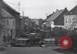 Immagine di I civili ritornano alle loro case Hinsbeck Germania, 1945, secondo 6 filmato di repertorio 65675075901