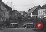 Immagine di I civili ritornano alle loro case Hinsbeck Germania, 1945, secondo 9 filmato di repertorio 65675075901