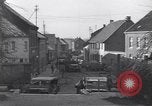 Immagine di I civili ritornano alle loro case Hinsbeck Germania, 1945, secondo 10 filmato di repertorio 65675075901
