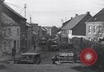 Immagine di I civili ritornano alle loro case Hinsbeck Germania, 1945, secondo 13 filmato di repertorio 65675075901