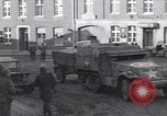 Immagine di I civili ritornano alle loro case Hinsbeck Germania, 1945, secondo 18 filmato di repertorio 65675075901