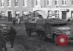 Immagine di I civili ritornano alle loro case Hinsbeck Germania, 1945, secondo 19 filmato di repertorio 65675075901