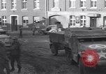 Immagine di I civili ritornano alle loro case Hinsbeck Germania, 1945, secondo 22 filmato di repertorio 65675075901