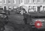 Immagine di I civili ritornano alle loro case Hinsbeck Germania, 1945, secondo 24 filmato di repertorio 65675075901