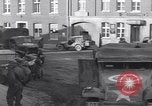 Immagine di I civili ritornano alle loro case Hinsbeck Germania, 1945, secondo 26 filmato di repertorio 65675075901