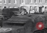 Immagine di I civili ritornano alle loro case Hinsbeck Germania, 1945, secondo 31 filmato di repertorio 65675075901