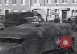Immagine di I civili ritornano alle loro case Hinsbeck Germania, 1945, secondo 32 filmato di repertorio 65675075901