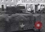 Immagine di I civili ritornano alle loro case Hinsbeck Germania, 1945, secondo 34 filmato di repertorio 65675075901