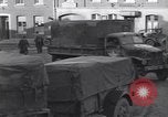 Immagine di I civili ritornano alle loro case Hinsbeck Germania, 1945, secondo 37 filmato di repertorio 65675075901