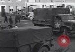 Immagine di I civili ritornano alle loro case Hinsbeck Germania, 1945, secondo 39 filmato di repertorio 65675075901
