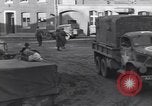 Immagine di I civili ritornano alle loro case Hinsbeck Germania, 1945, secondo 42 filmato di repertorio 65675075901