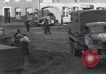 Immagine di I civili ritornano alle loro case Hinsbeck Germania, 1945, secondo 43 filmato di repertorio 65675075901