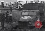 Immagine di I civili ritornano alle loro case Hinsbeck Germania, 1945, secondo 47 filmato di repertorio 65675075901