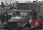 Immagine di I civili ritornano alle loro case Hinsbeck Germania, 1945, secondo 48 filmato di repertorio 65675075901