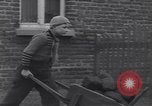 Standbild deutsche zivile Bewohner wieder in ihre Stadt Hinsbeck Deutschland, 1945, aus Sekunde 43 historischem Filmmaterial Videoclip 65675075902