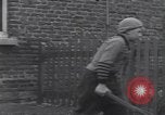 Standbild deutsche zivile Bewohner wieder in ihre Stadt Hinsbeck Deutschland, 1945, aus Sekunde 44 historischem Filmmaterial Videoclip 65675075902
