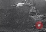 Standbild USA 3rd Armored Division Truppen in Bewegung durch die Stadt Niederhausen Deutschland, 1945, aus Sekunde 4 historischem Filmmaterial Videoclip 65675075904