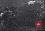 Standbild USA 3rd Armored Division Truppen in Bewegung durch die Stadt Niederhausen Deutschland, 1945, aus Sekunde 6 historischem Filmmaterial Videoclip 65675075904