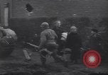 Standbild USA 3rd Armored Division Truppen in Bewegung durch die Stadt Niederhausen Deutschland, 1945, aus Sekunde 8 historischem Filmmaterial Videoclip 65675075904