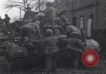 Standbild USA 3rd Armored Division Truppen in Bewegung durch die Stadt Niederhausen Deutschland, 1945, aus Sekunde 18 historischem Filmmaterial Videoclip 65675075904