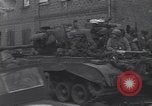 Standbild USA 3rd Armored Division Truppen in Bewegung durch die Stadt Niederhausen Deutschland, 1945, aus Sekunde 34 historischem Filmmaterial Videoclip 65675075904