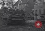 Standbild USA 3rd Armored Division Truppen in Bewegung durch die Stadt Niederhausen Deutschland, 1945, aus Sekunde 40 historischem Filmmaterial Videoclip 65675075904