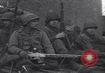 Standbild USA 3rd Armored Division Truppen in Bewegung durch die Stadt Niederhausen Deutschland, 1945, aus Sekunde 48 historischem Filmmaterial Videoclip 65675075904